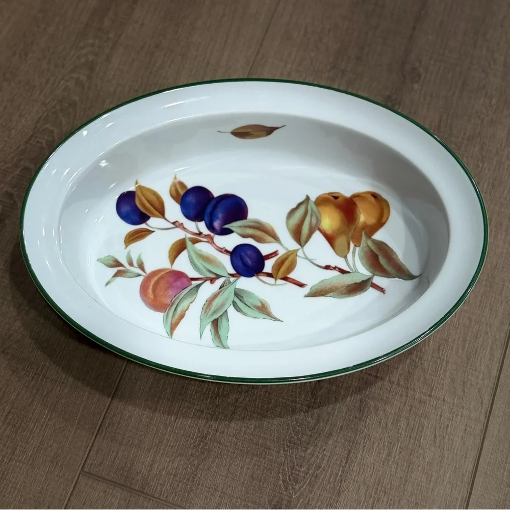 Royal Worcester 1986 Evesham Vale Green‎ 11.25”Oval Baker Serve Dish Fruit Peach